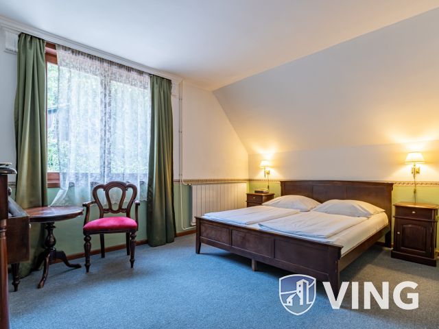 Családias HOTEL eladó Szentendrén pár percre a Dunaparttól!